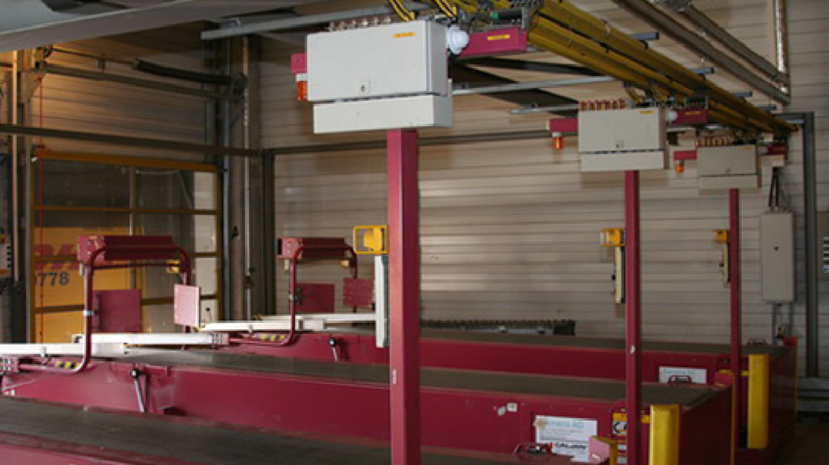 <span id="hs_cos_wrapper_name" class="hs_cos_wrapper hs_cos_wrapper_meta_field hs_cos_wrapper_type_text" style="" data-hs-cos-general-type="meta_field" data-hs-cos-type="text" >Reliable radio communication for DHL freight centers</span>