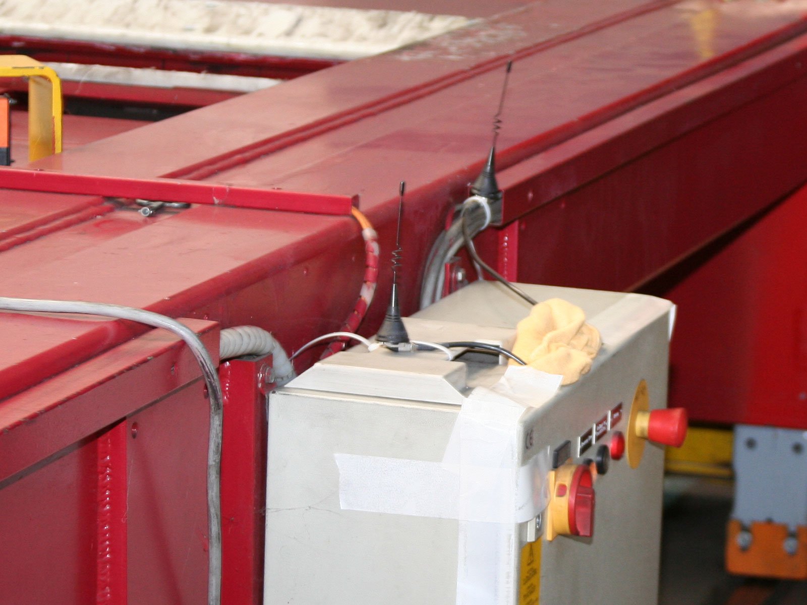 Transportfahrzeug im Kaltwalzwerk wurde mit Antennen und Funktechnologie von Schildknecht ausgerüstet.