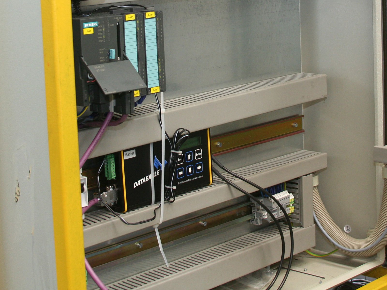 Schildknecht DATAEAGLE im Schaltschrank der Steuerung.