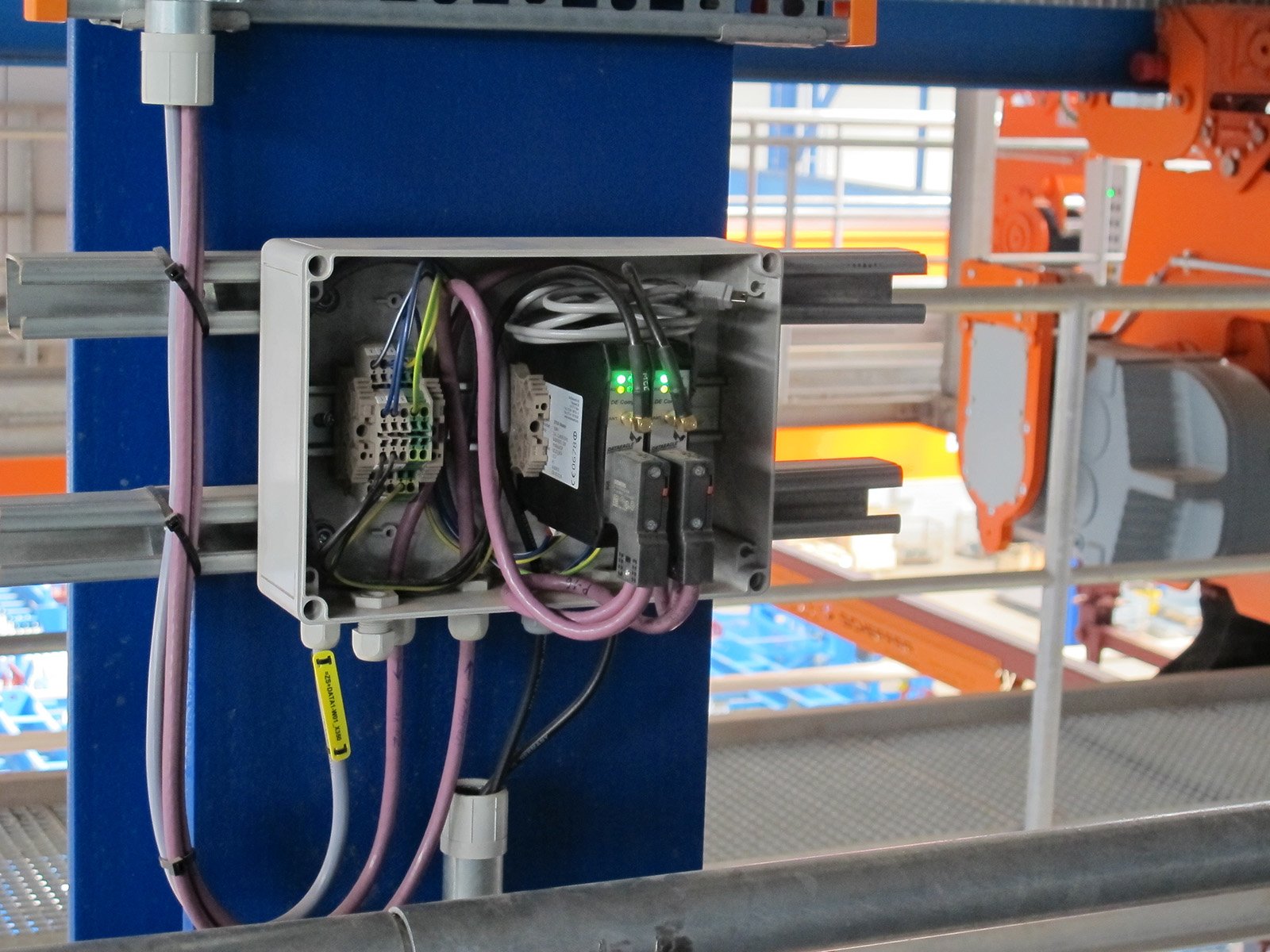 Die DATAEAGLE Funksysteme sind als Variante für den Schaltschrank (wie im Bild) oder mit der Schutzklasse IP65 verfügbar.