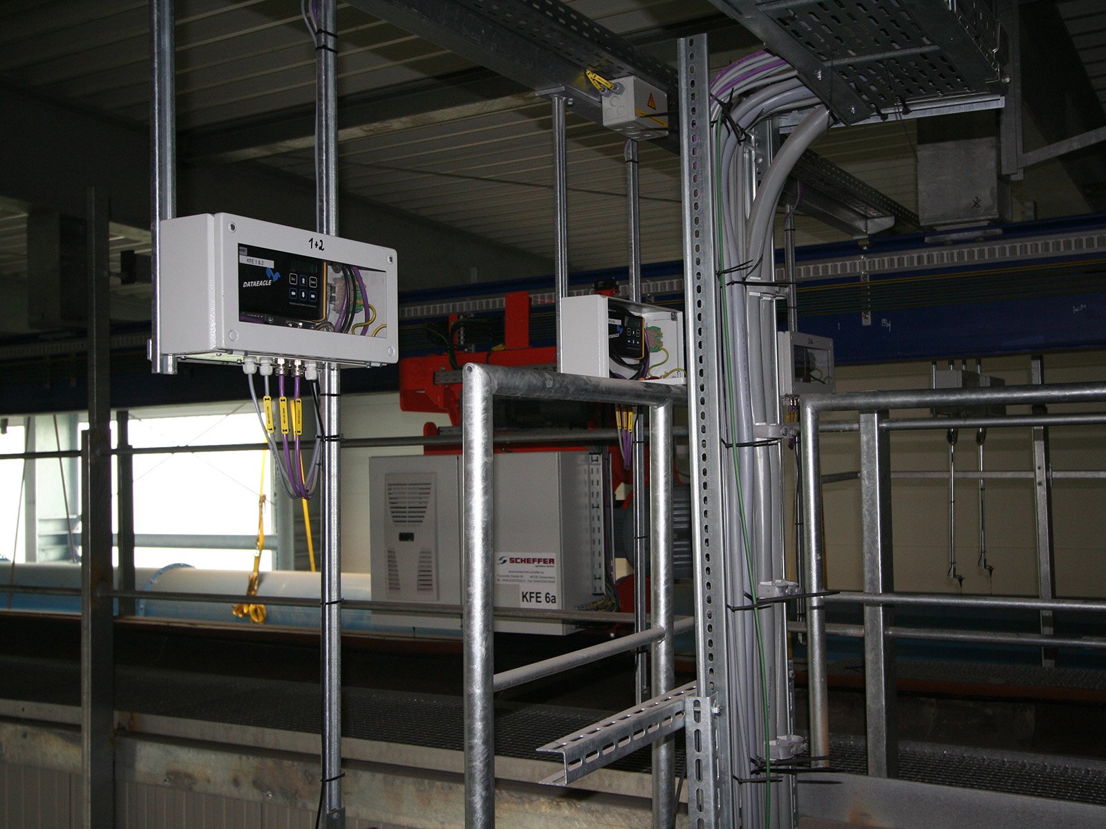 Einer von drei DATAEAGLE Classic 3702A im Schatschrank als Master-Basisstation.